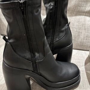 Zara Black Chunky Heel Ankle Boots